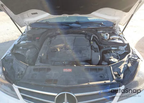 2013 Mercedes-Benz C 300 Sport 4Matic z USA, uszkodzony, nr VIN WDDGF8AB5DR241653